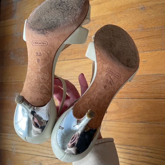 Coach logo white kitten heeled sandals - Picture 5 of 8
